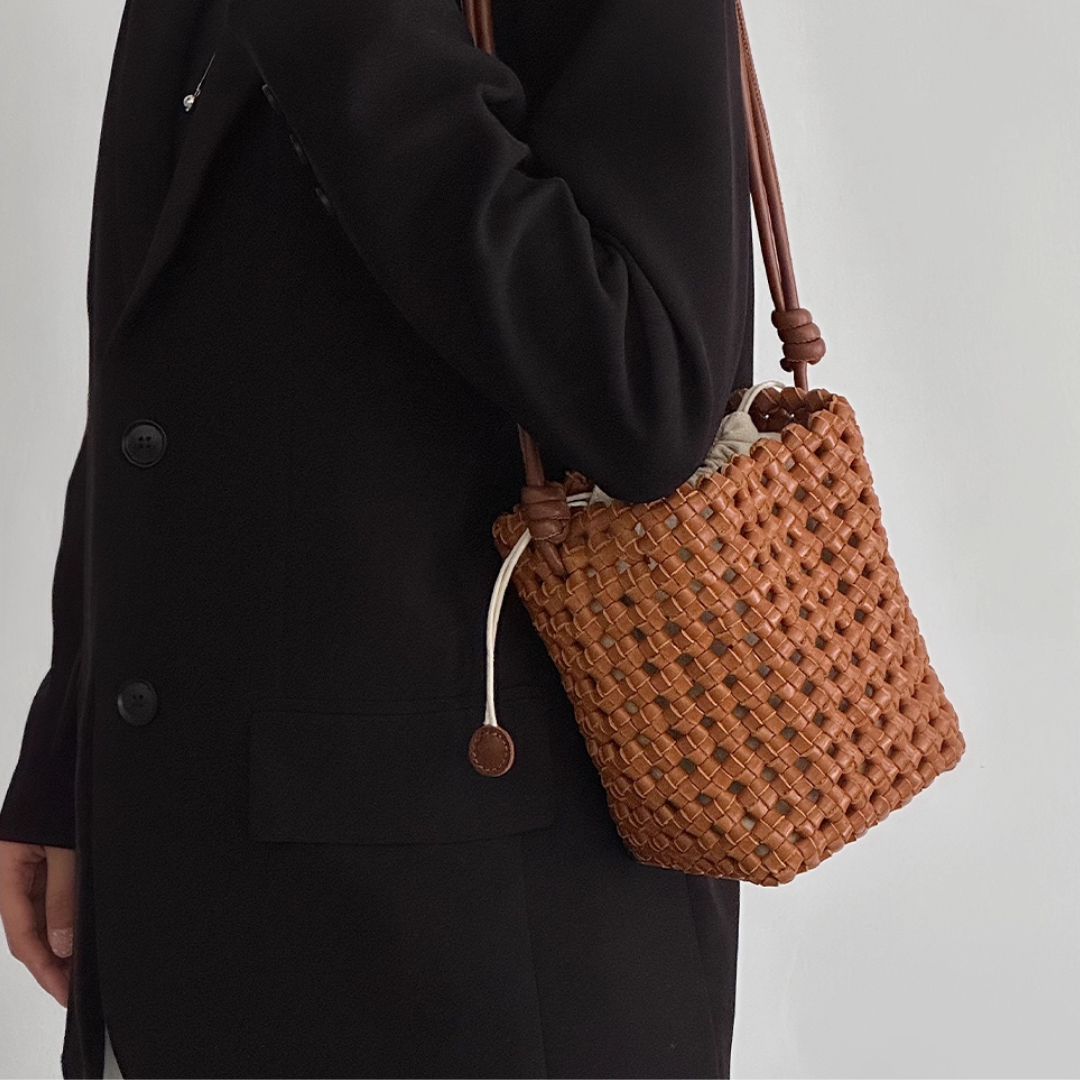 Cnoles Handwoven Vegetable-Tanned Cowhide Bucket Bag – Women’s Underarm & Shoulder Commuter Bag